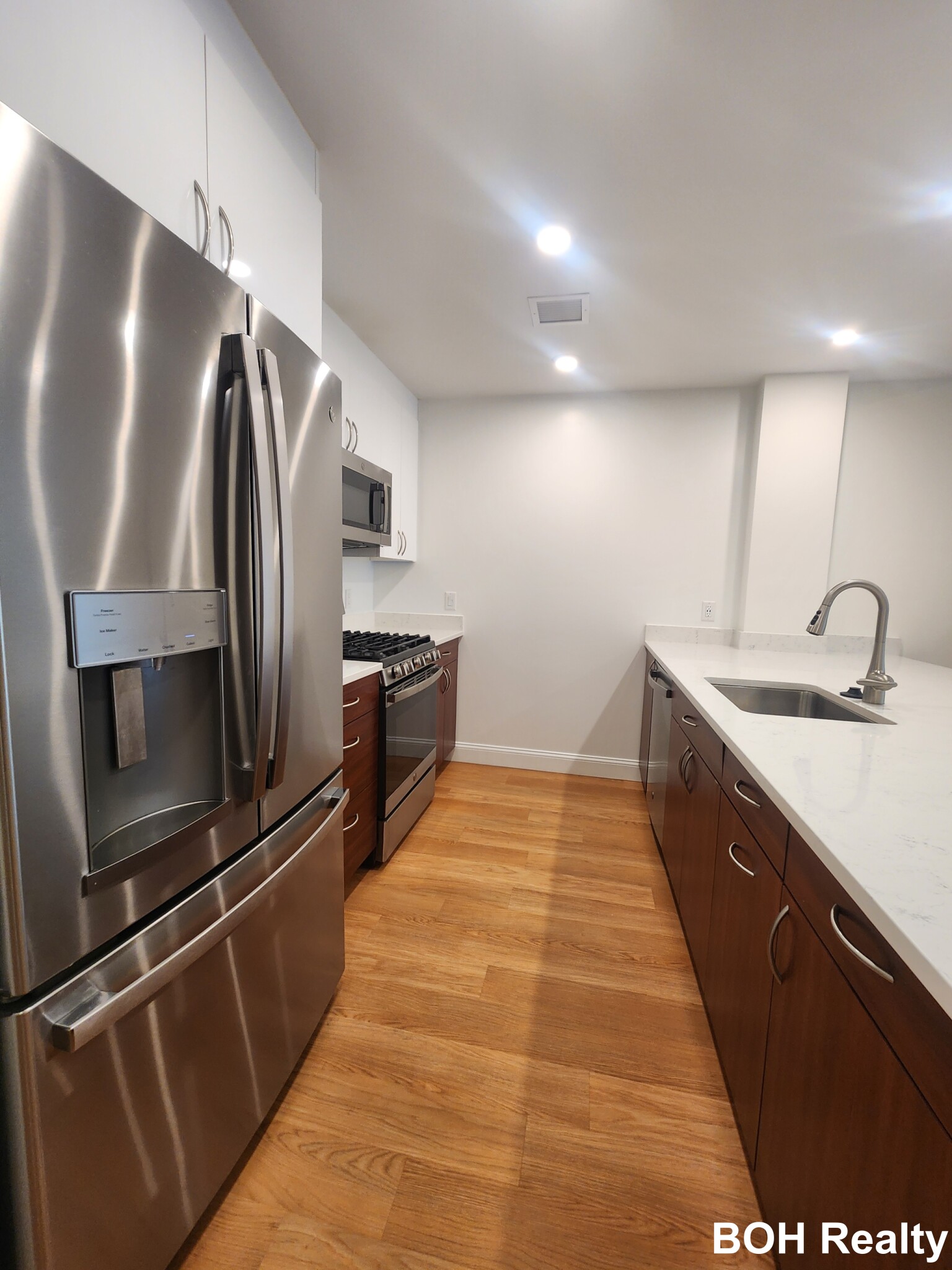 1 Hancock Village Dr, South Brookline