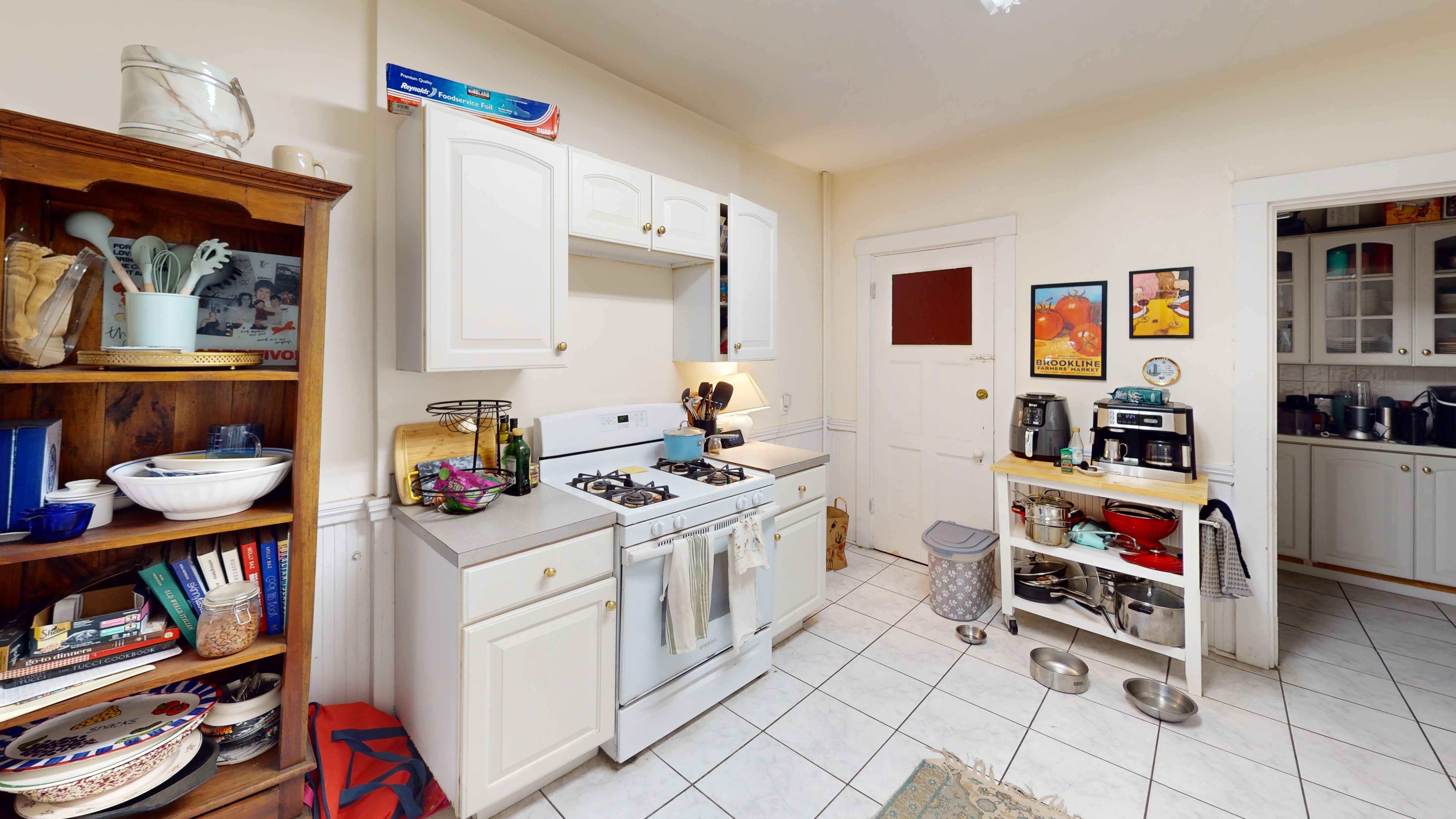 Photos of apartment on Beacon St.,Brookline MA 02446