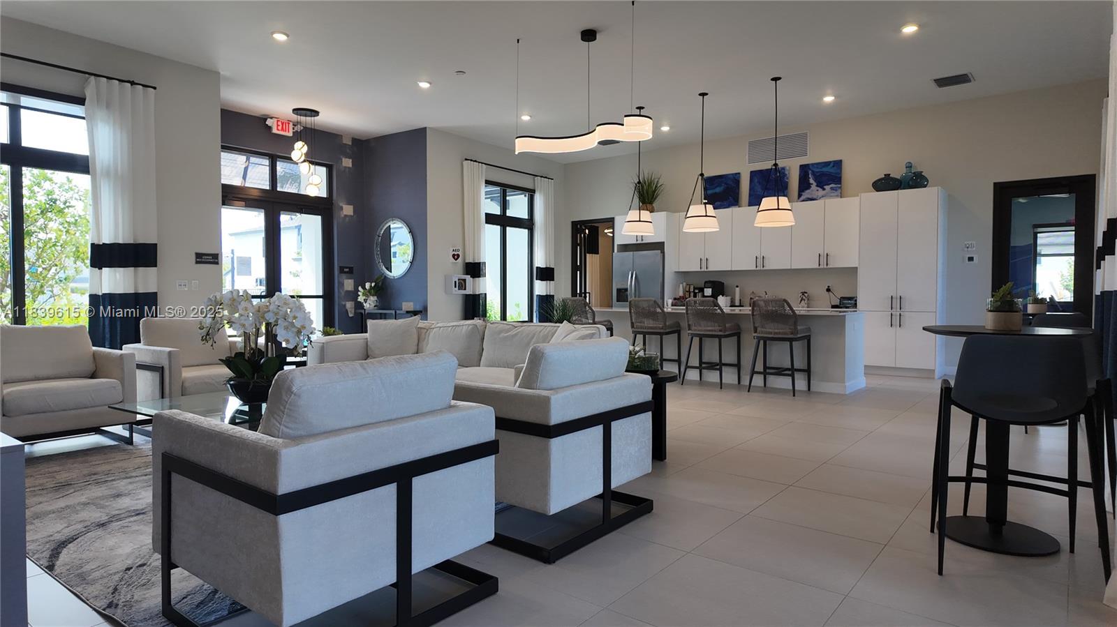 4925 Peacock Way - 4,200USD / month
