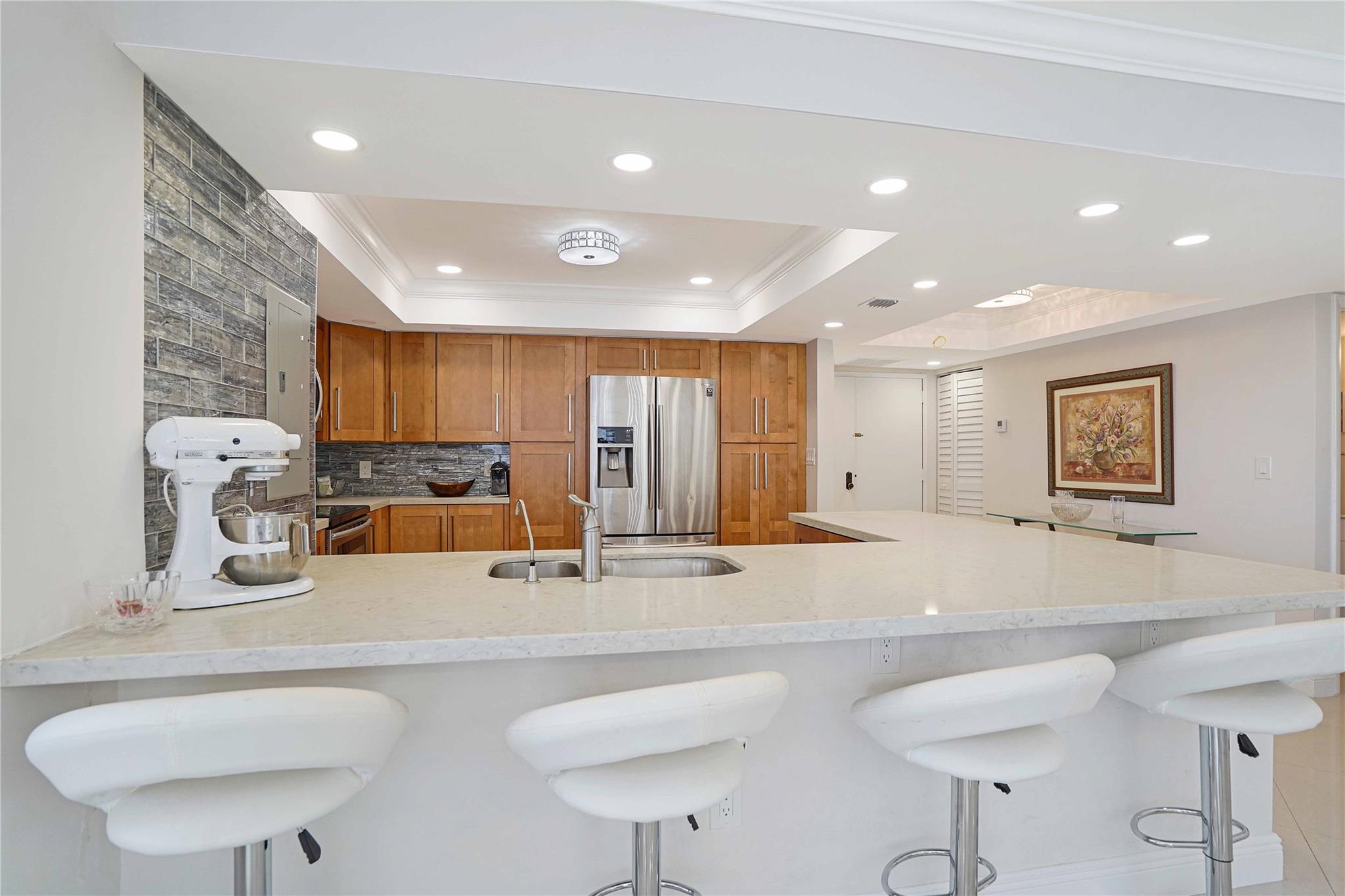3400 Galt Ocean S - 4,500USD / month