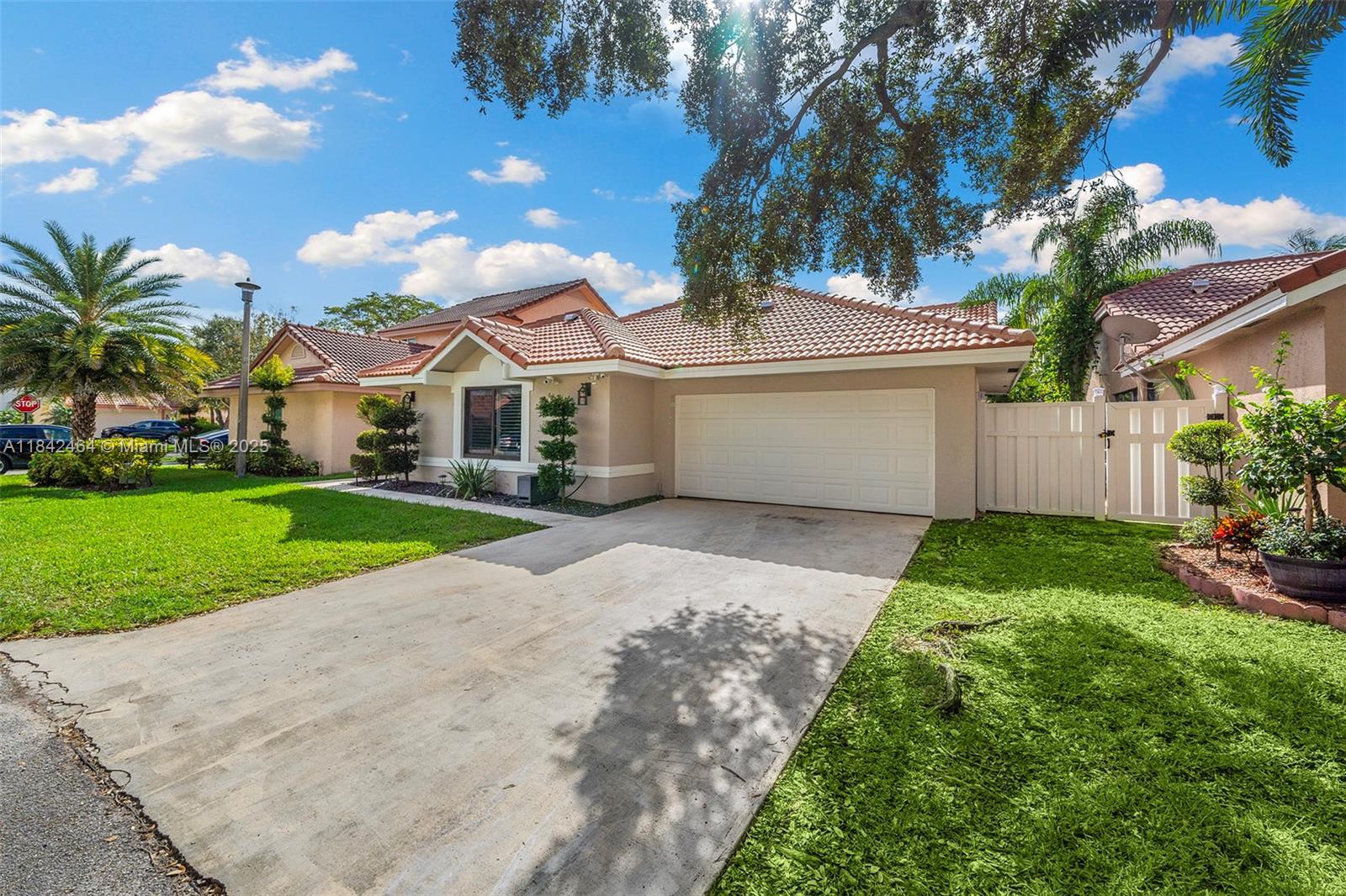 9420 NW 18th Pl. - 4,450USD / month