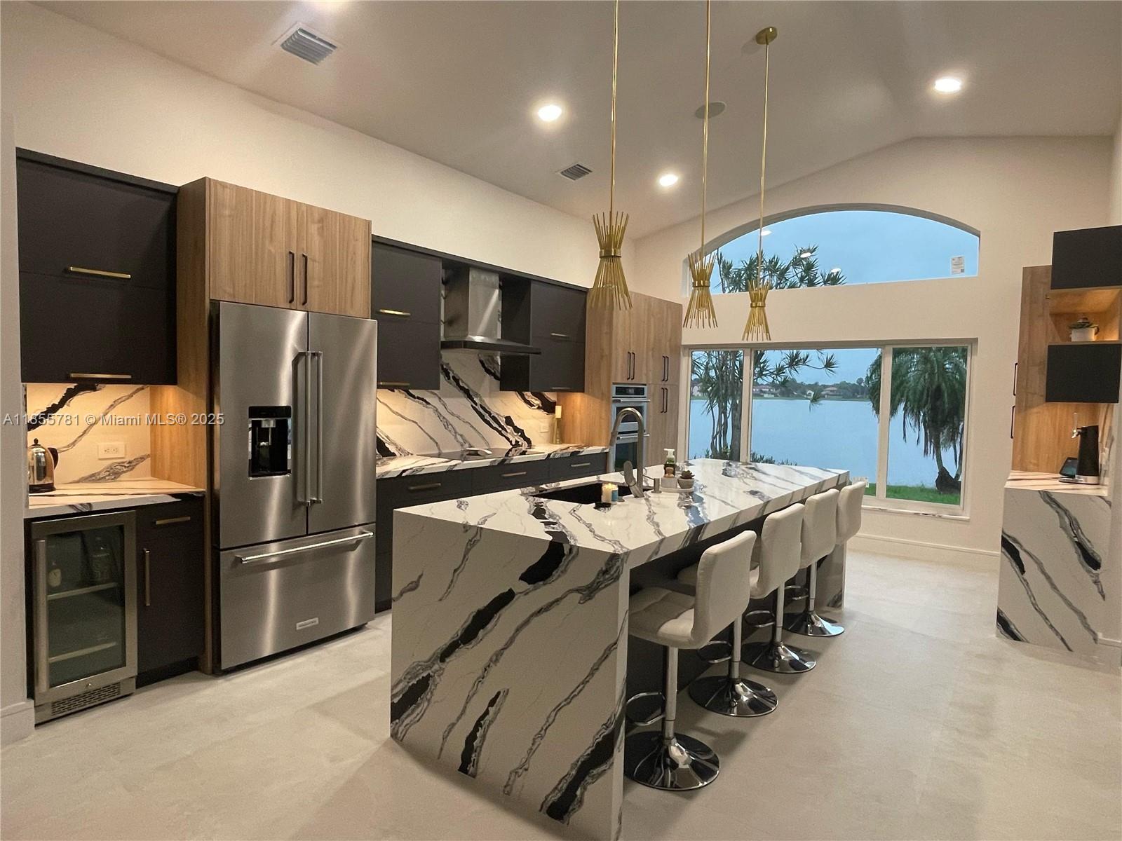 5250 NW 53rd Ave. - 4,485USD / month