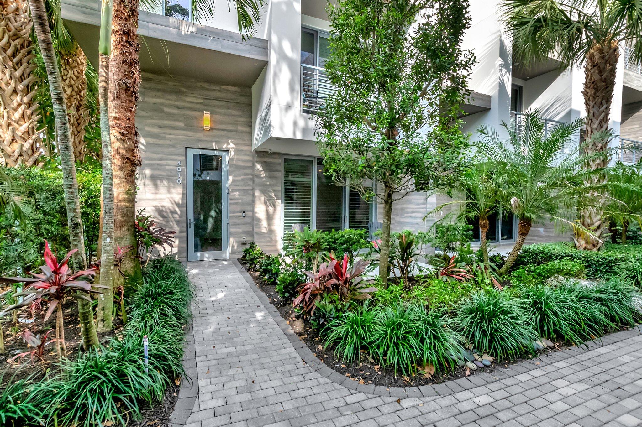 4010 NW 18th Way, Boca Raton, FL - 6,700 USD/ month