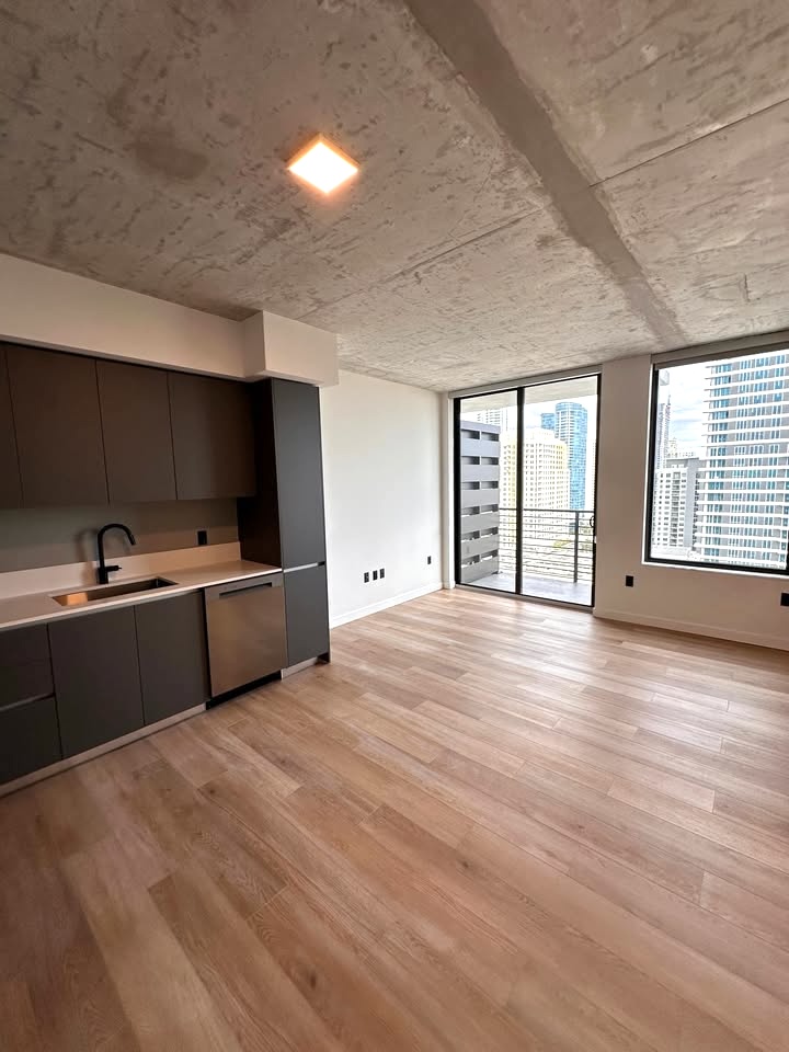 https://ygl-photos.s3.us-west-004.backblazeb2.com/15454O67f177bc24724.jpg