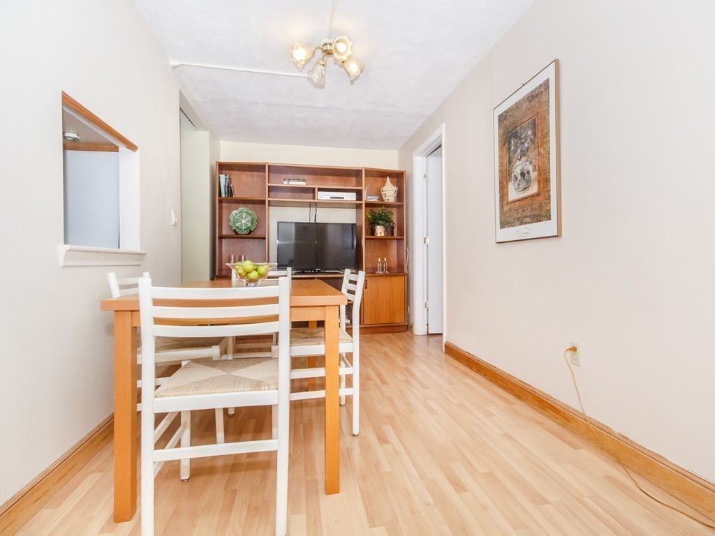 4 Trowbridge Pl, Mid-Cambridge