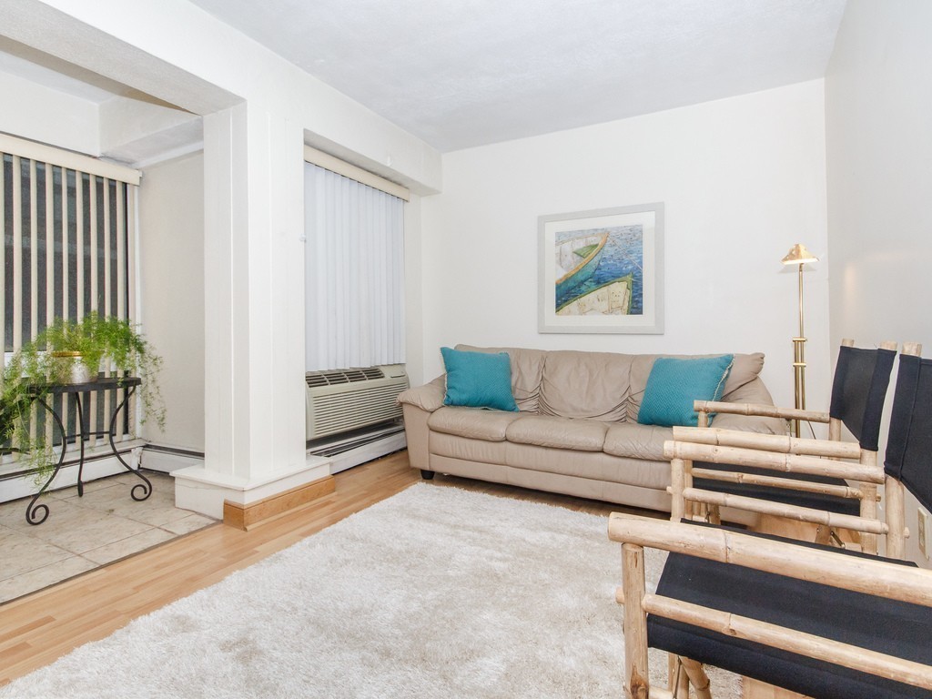 4 Trowbridge Pl, Mid-Cambridge
