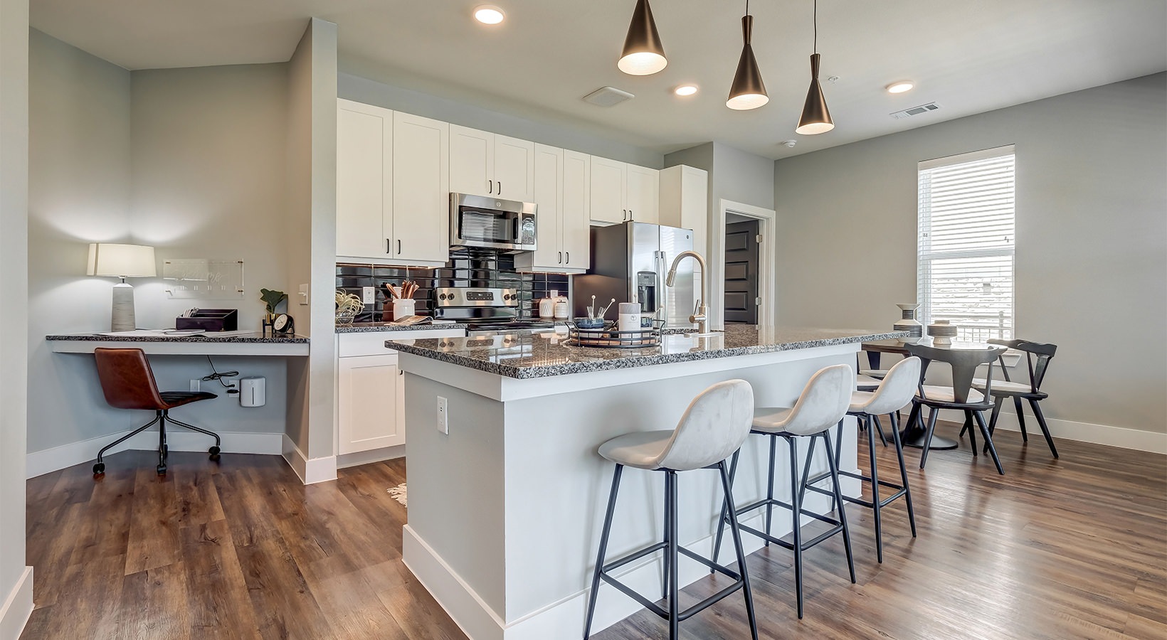 5005 East Parmer Ln., Austin, TX - 1,280 USD/ month