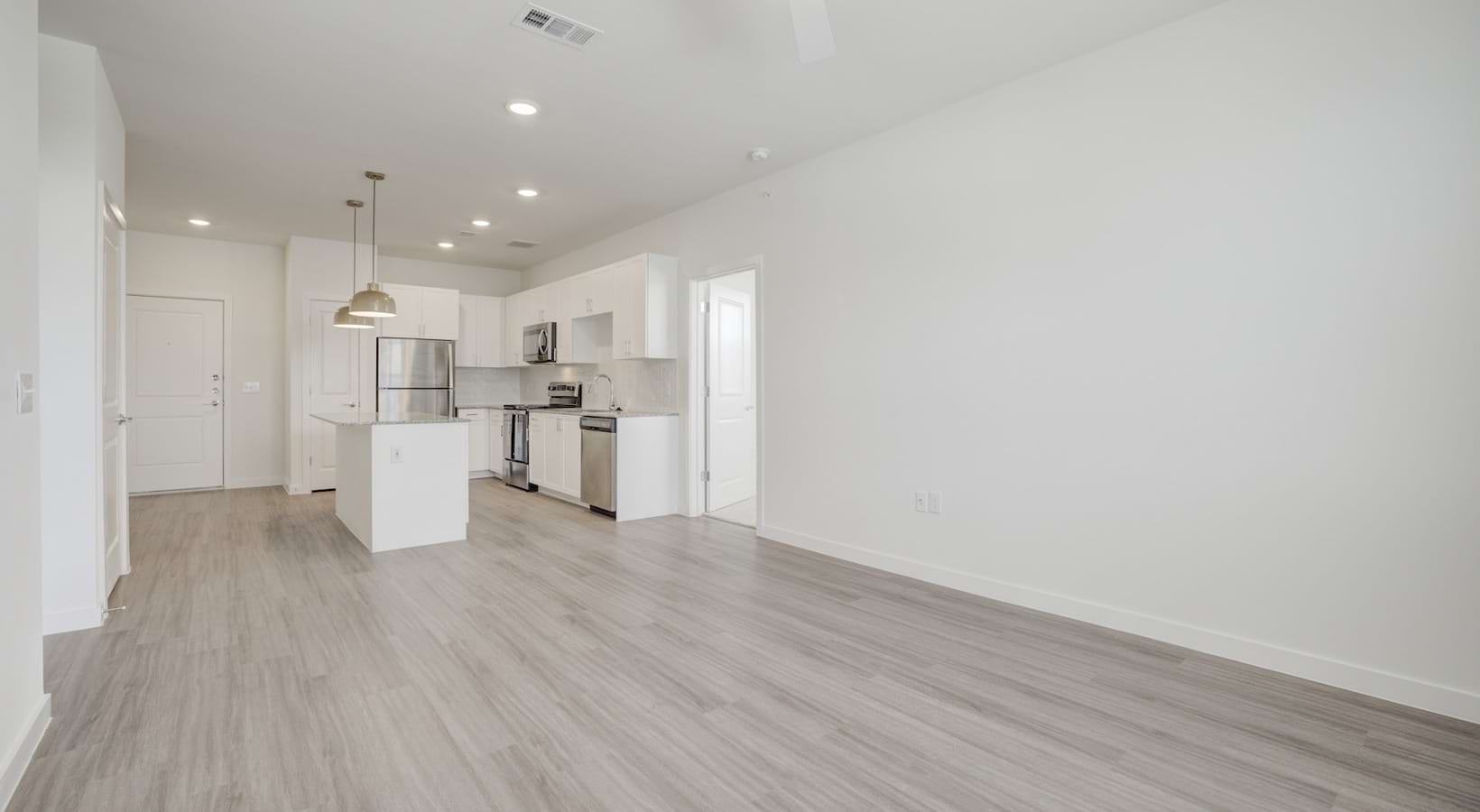 3400 Kyle Crossing, Kyle, TX - 965 USD/ month