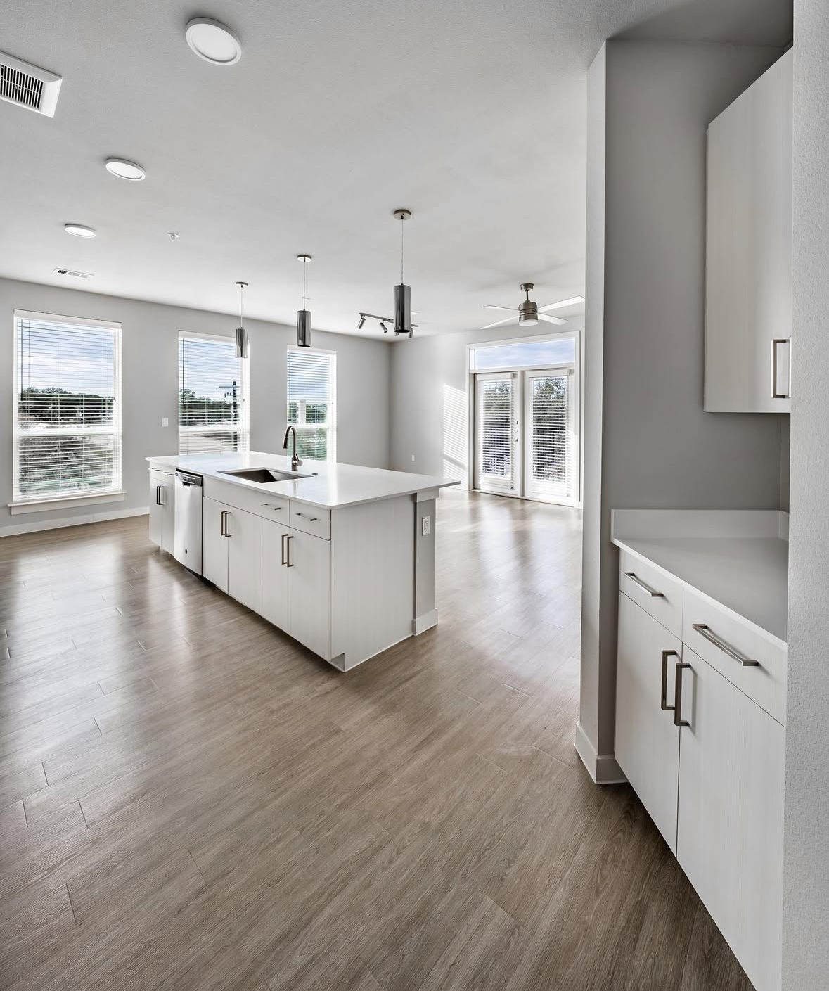 2111 North Austin Ave., Georgetown, TX - 985 USD/ month