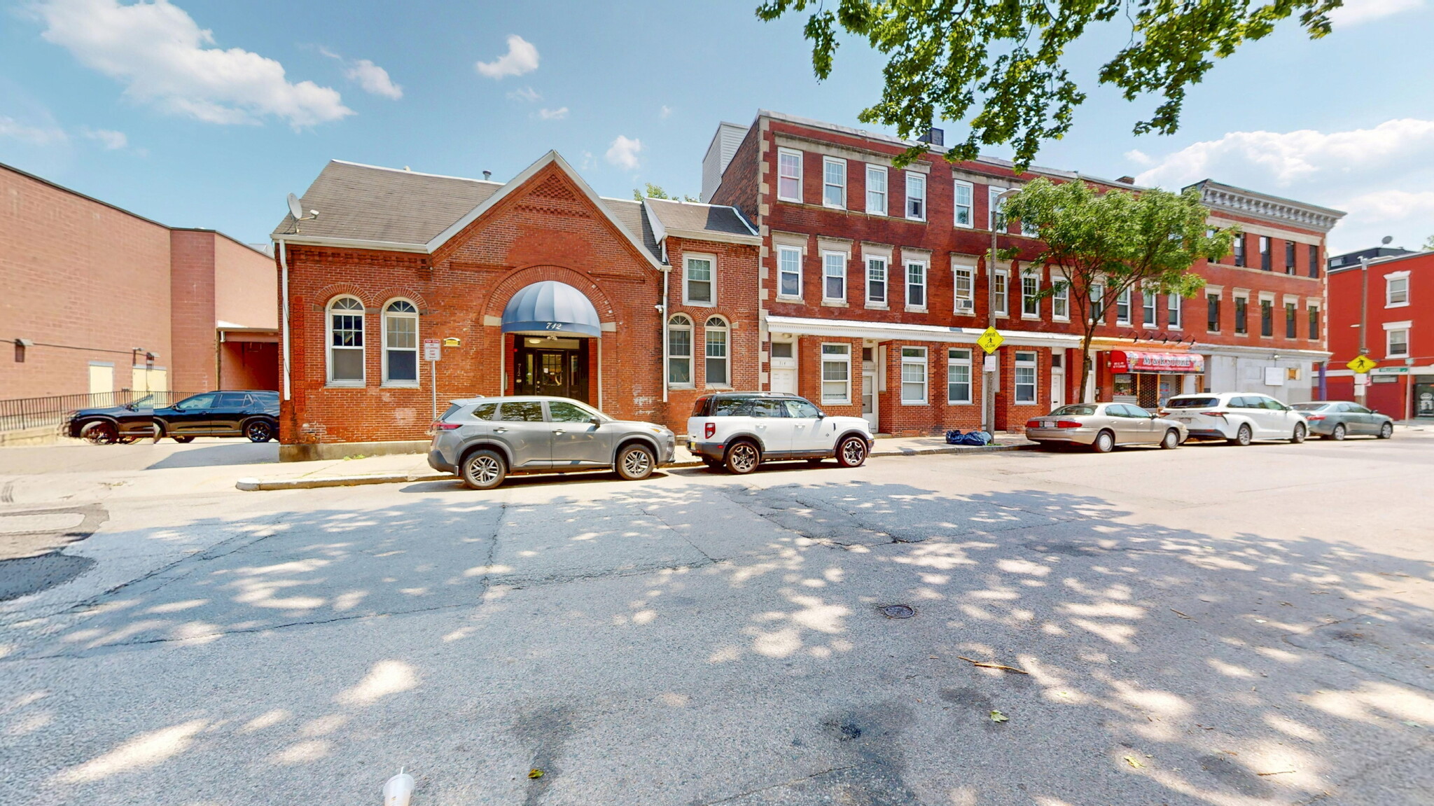 712 Shawmut Ave. - 4,400USD / month