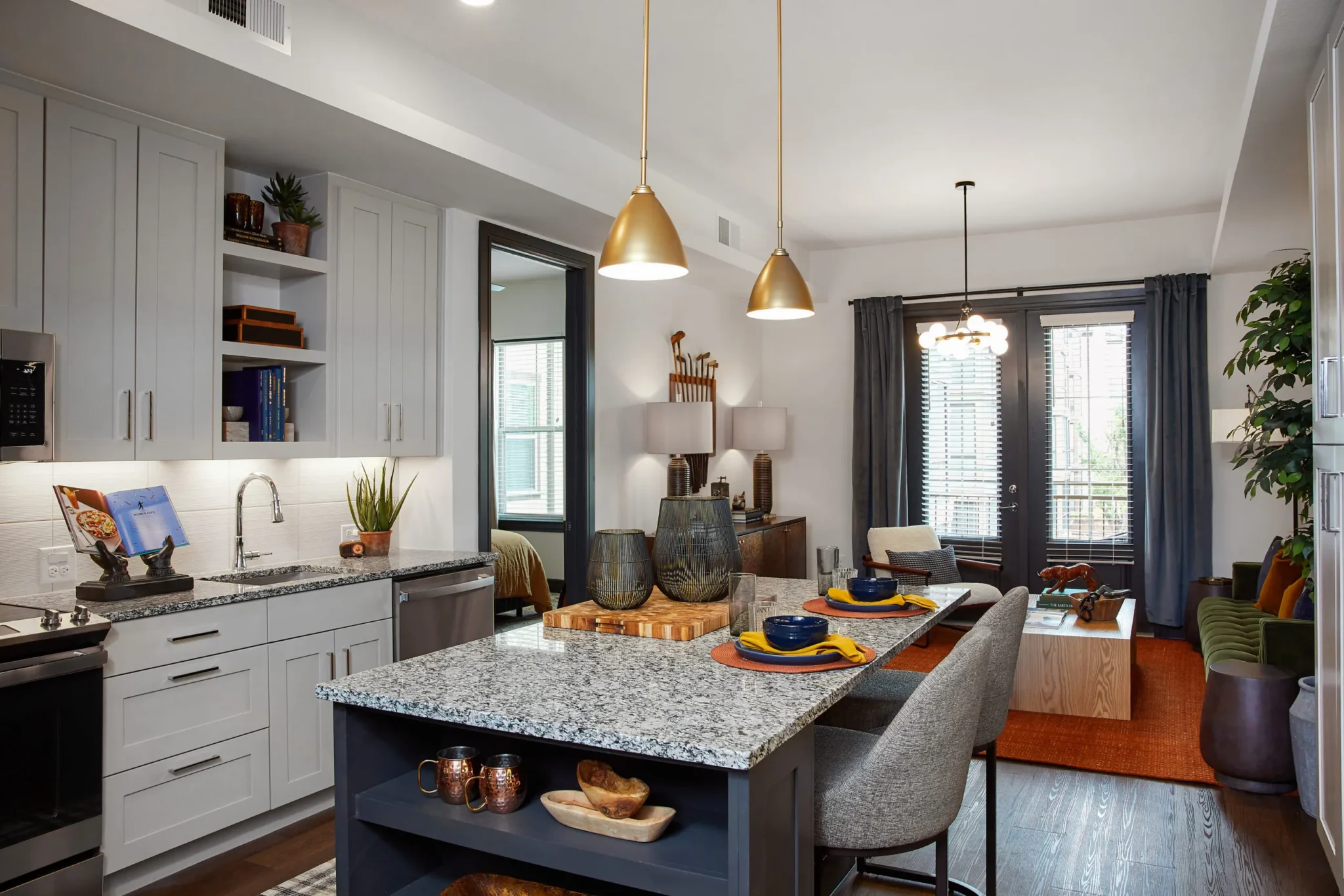 13460 Lyndhurst St. - 1,375USD / month