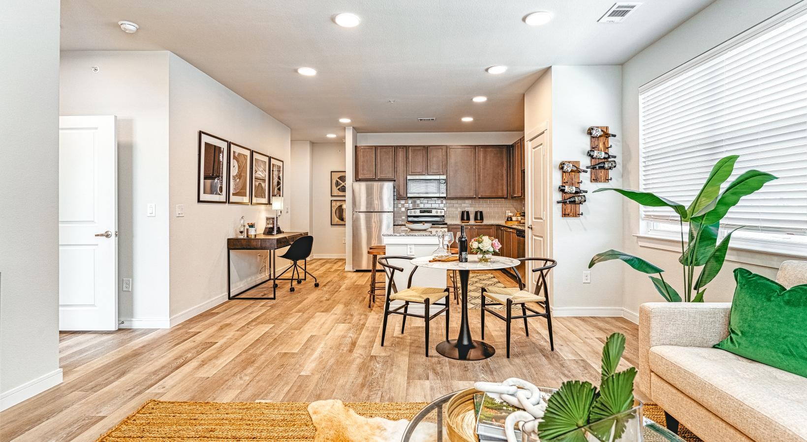3001 NE Inner Loop - 1,625USD / month
