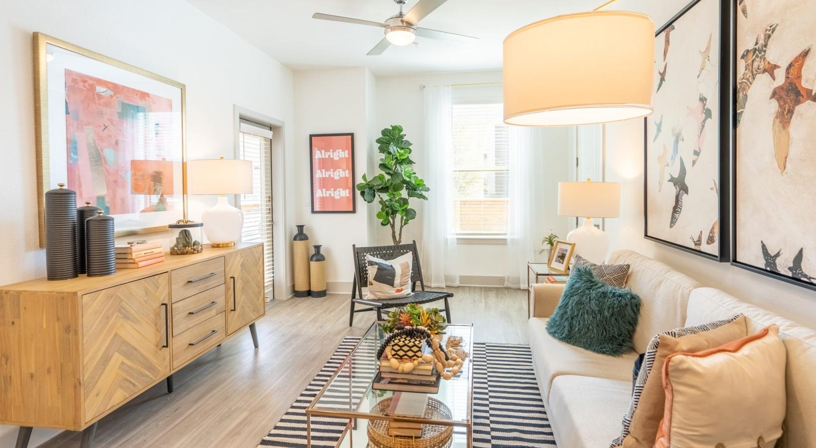 348 Main St., Leander, TX - 1,390 USD/ month