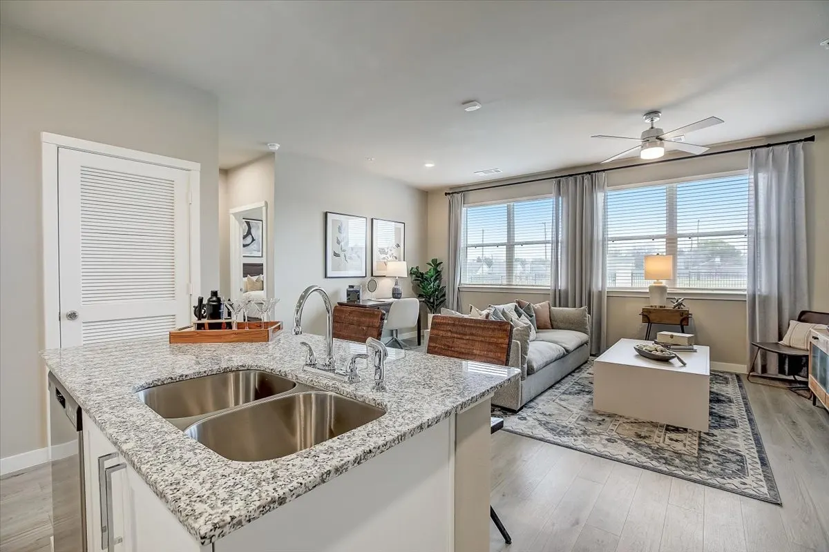 295 East Wilco Highway, Hutto, TX - 1,020 USD/ month