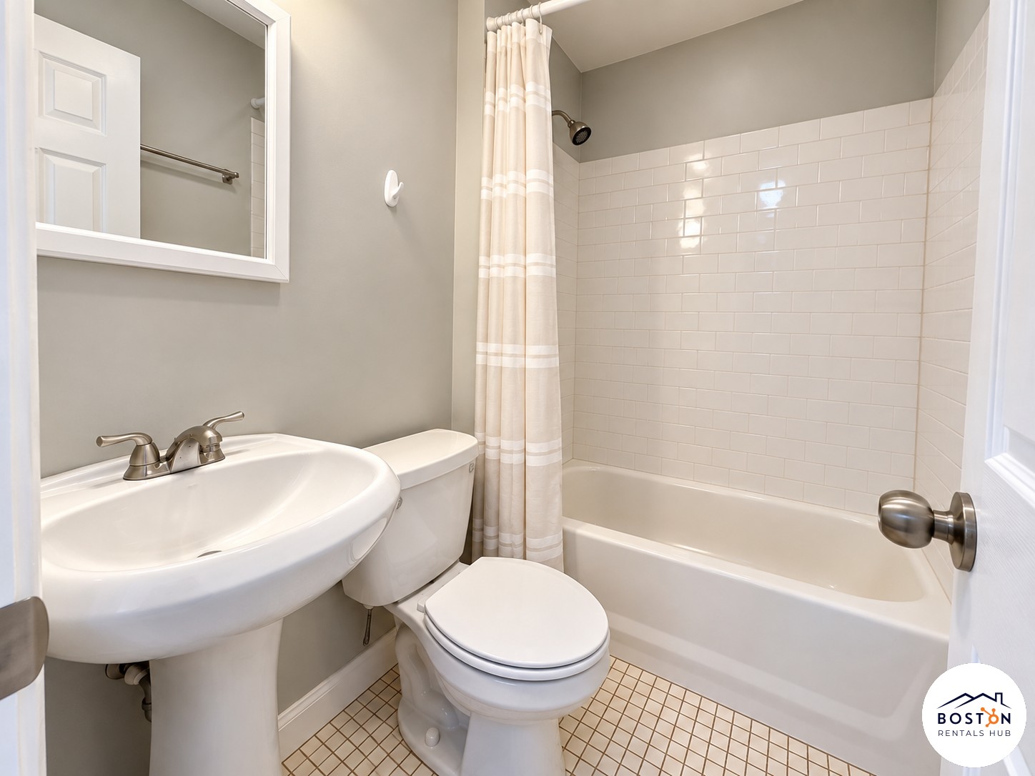 28 Phillips St. — Beacon Hill