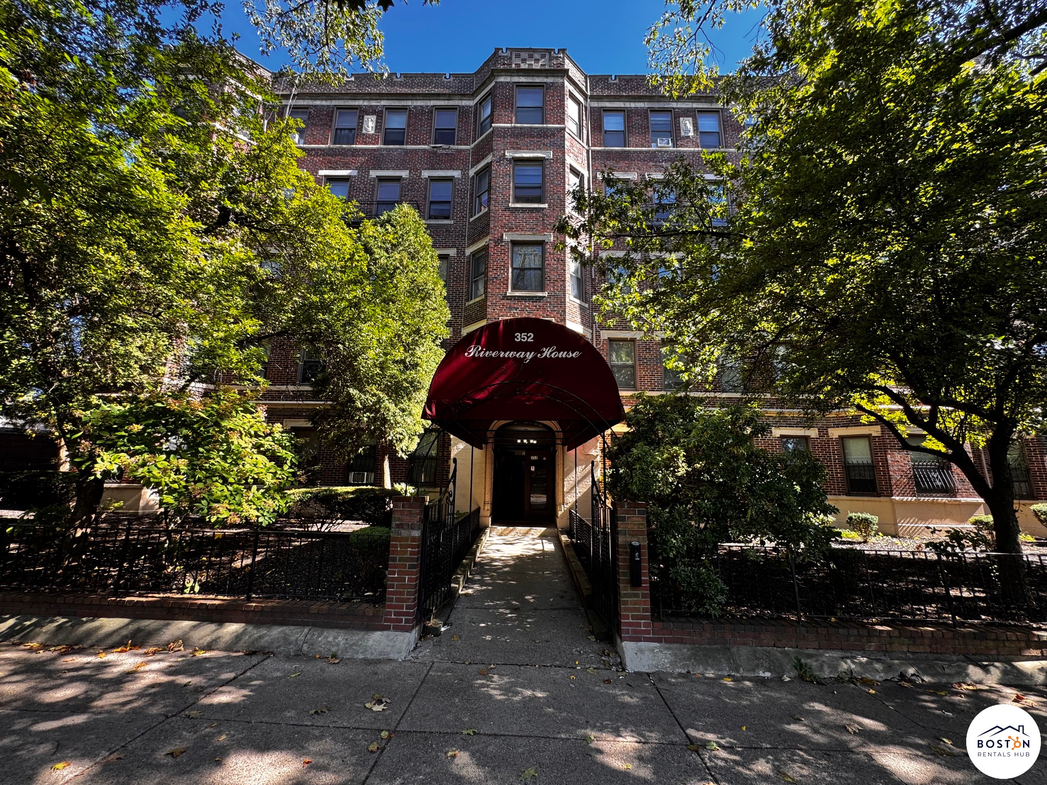 352 Riverway — Mission Hill