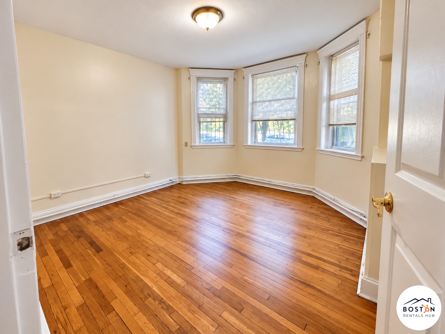 352 Riverway — Mission Hill