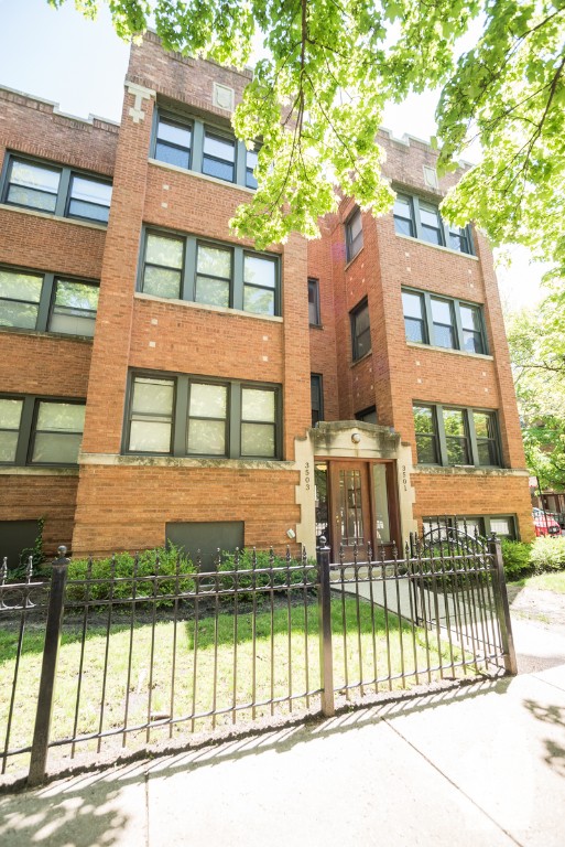 1448 West Cornelia Ave., Chicago, IL - 2,095 USD/ month