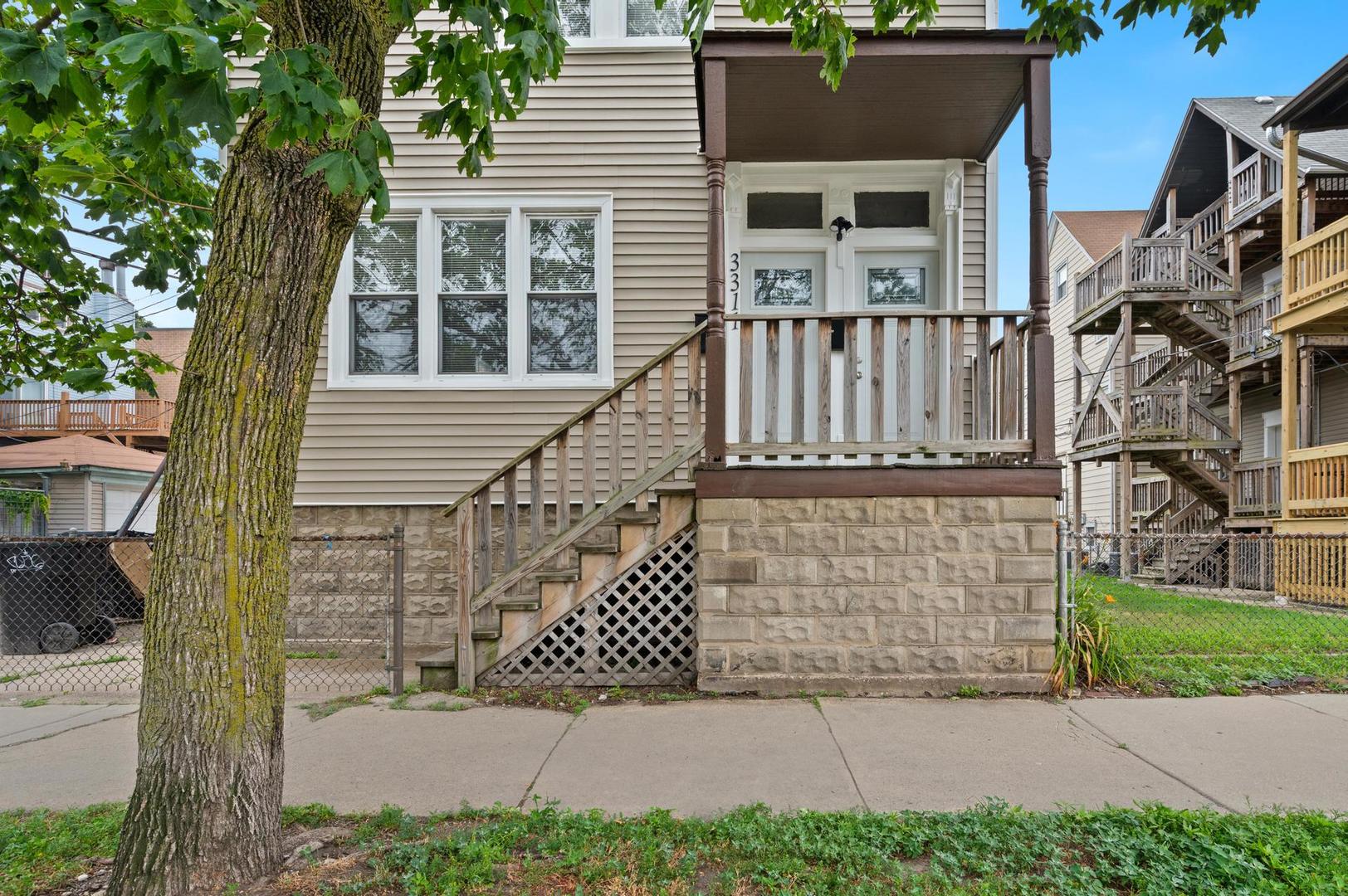 3311 North Ravenswood Ave., Chicago, IL - 2,495 USD/ month