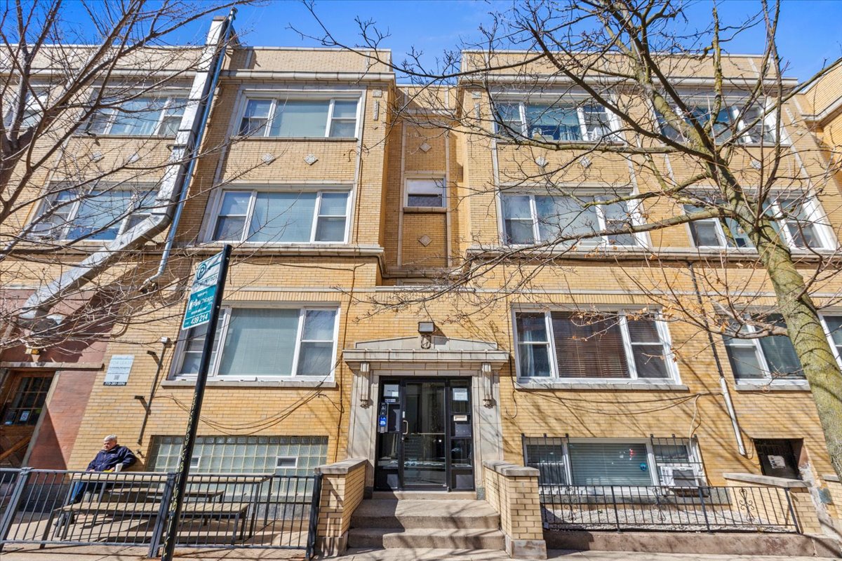 442 West Arlington Pl., Chicago, IL - 2,600 USD/ month