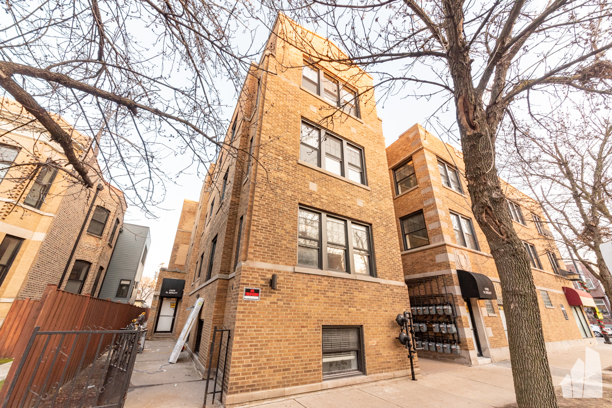 2020 West Montrose Ave., Chicago, IL - 4,450 USD/ month