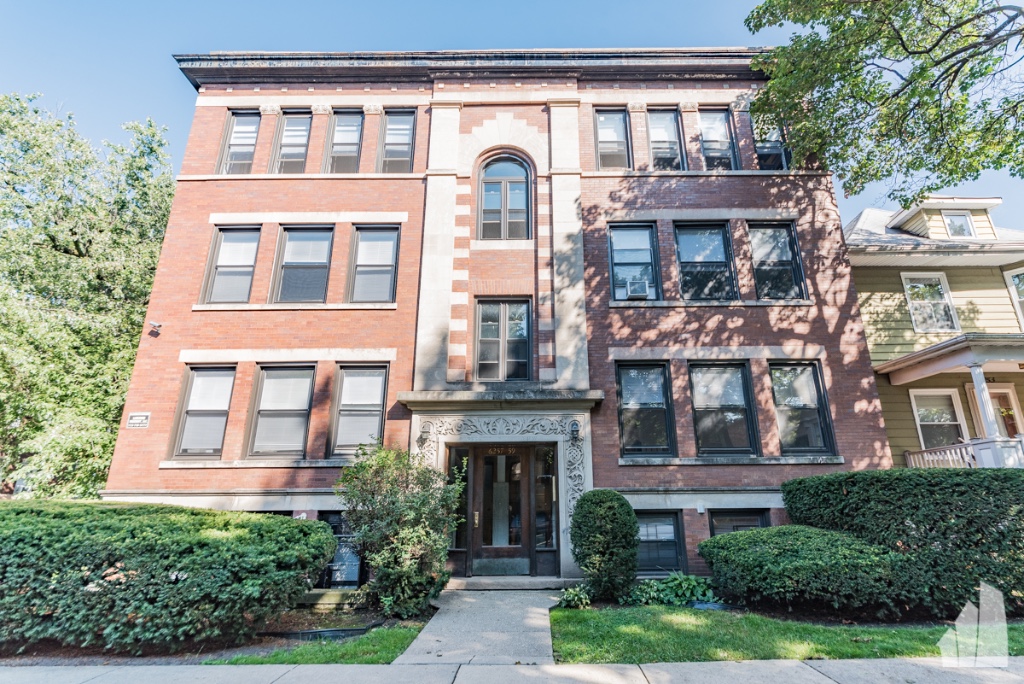 1251 West Rosemont Ave., Chicago, IL - 3,000 USD/ month