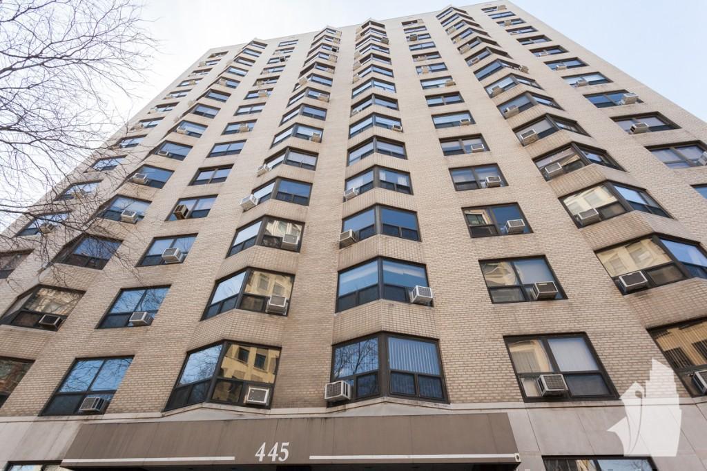 445 West Wellington Ave., Chicago, IL - 2,050 USD/ month