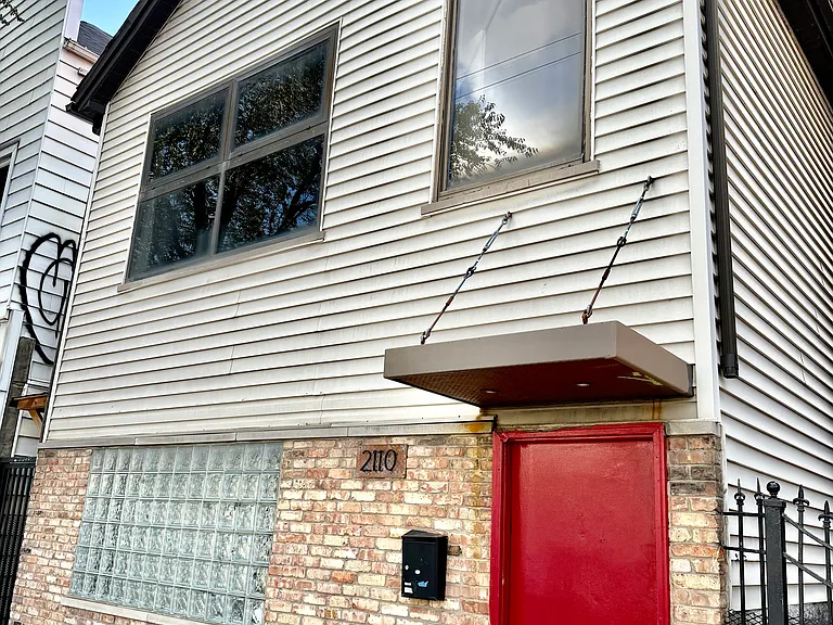 2110 North Western Ave., Chicago, IL - 2,500 USD/ month