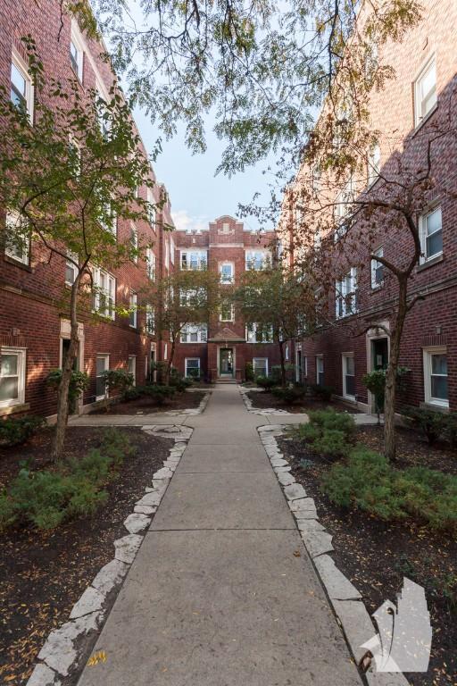 3250 North Clifton Ave., Chicago, IL - 2,450 USD/ month