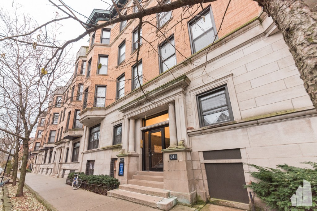 633 West Oakdale Ave., Chicago, IL - 3,095 USD/ month