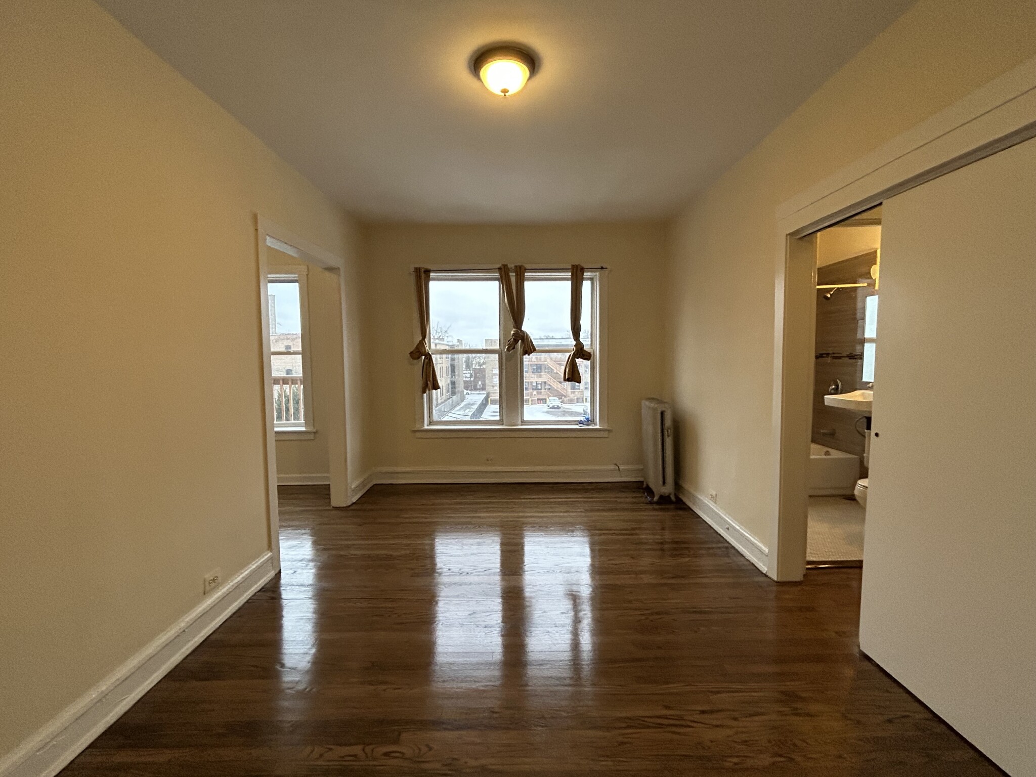 2712 North Milwaukee Ave., Chicago, IL - 1,595 USD/ month