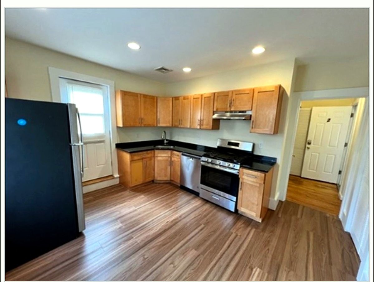Pictures of  property for rent on Centennial Pl., Framingham, MA 01701