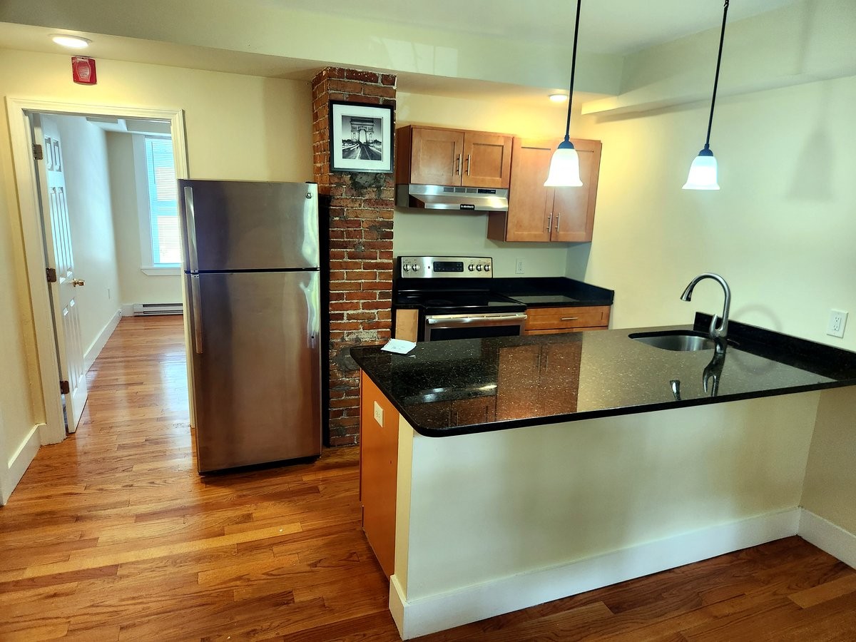 Pictures of  property for rent on Centennial, Framingham, MA 