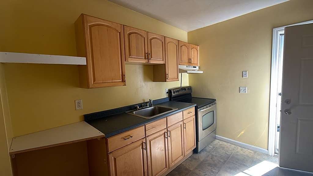 Photo 5 of 805 King Phillip St. Unit 1W