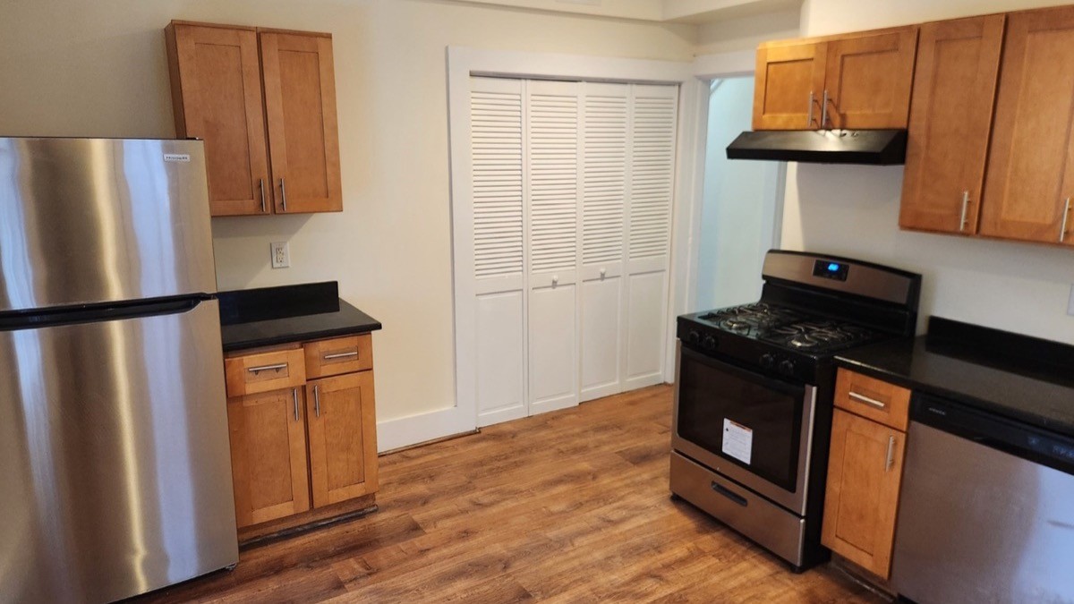 Pictures of  property for rent on Centennial Pl., Framingham, MA 01701