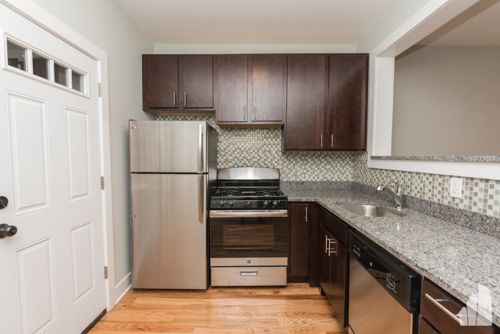 4413 Wolcott, Chicago, IL - 1,550 USD/ month