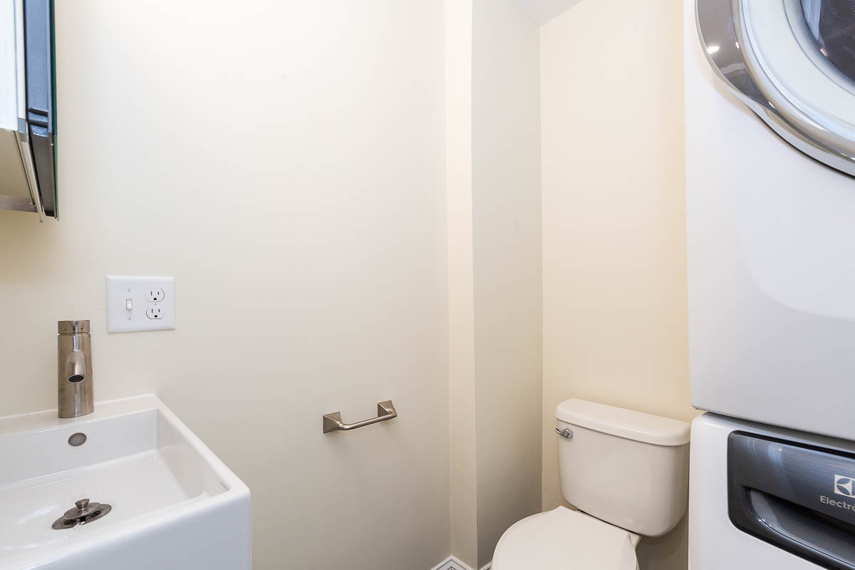 Photos of apartment on Catherine St.,Boston MA 02131