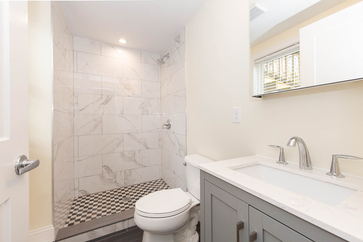 Photos of apartment on Catherine St.,Boston MA 02131