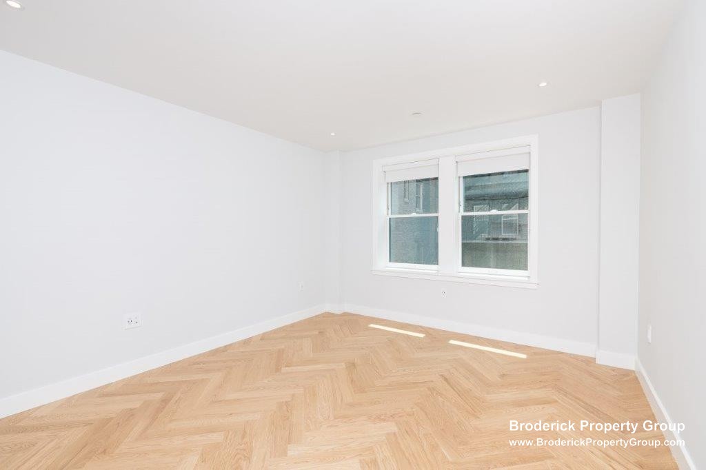 1 bedroom apartment at 12 Commonwealth Ave., Back Bay, Boston