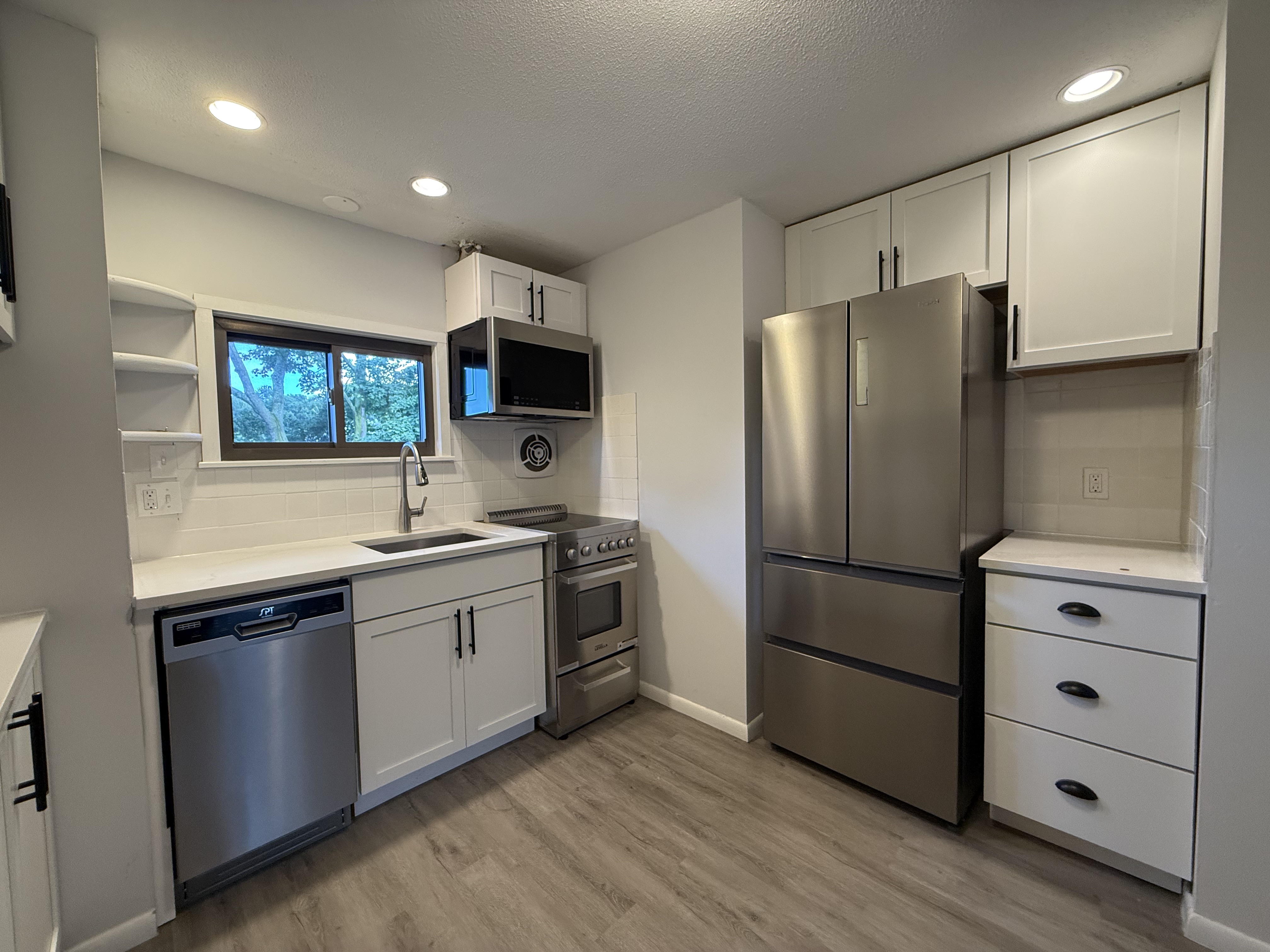 Pictures of  property for rent on Friend St., Waltham, MA 02453
