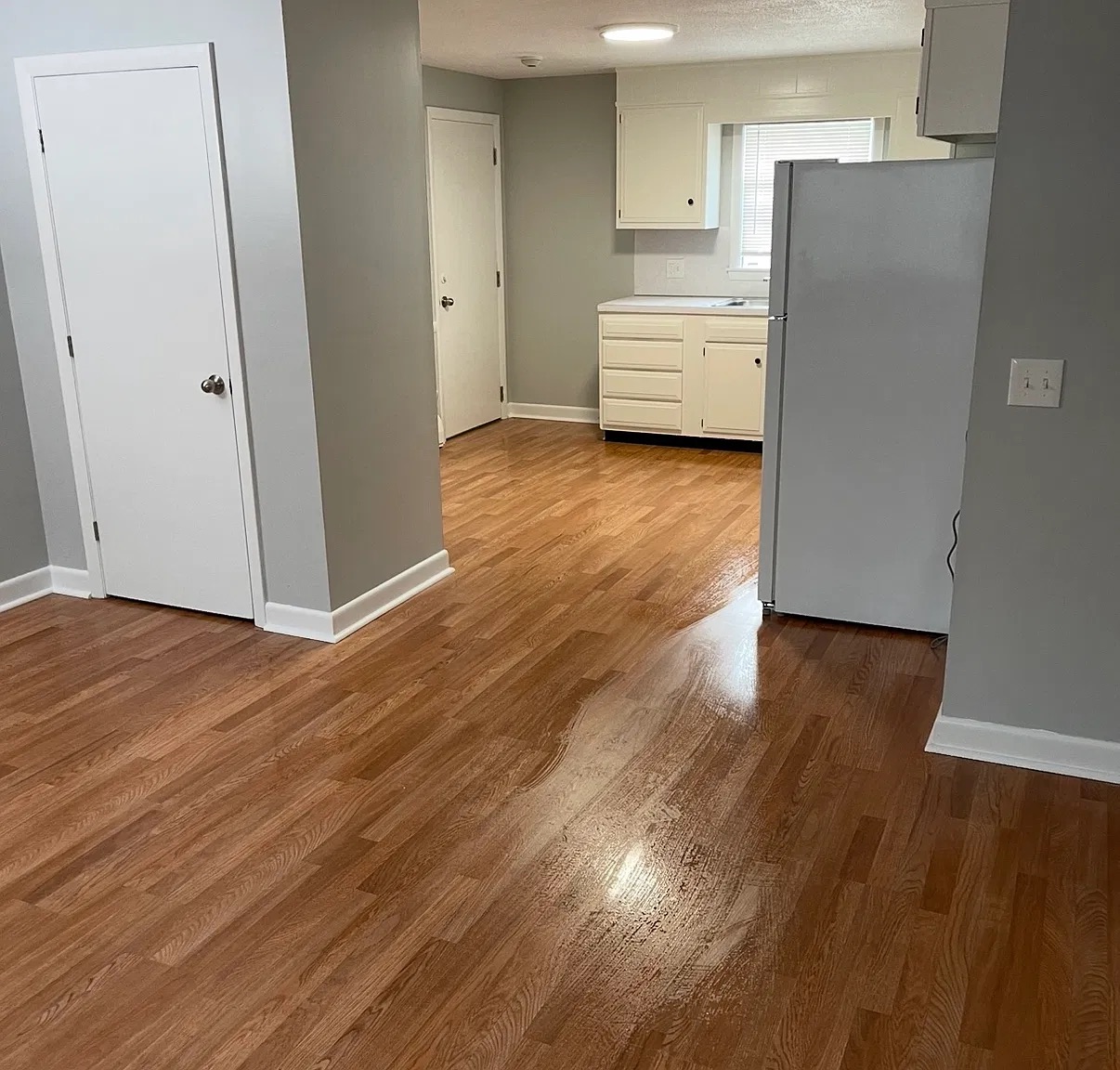 Photo 3 of 5 Lawrence Ave. Unit 4