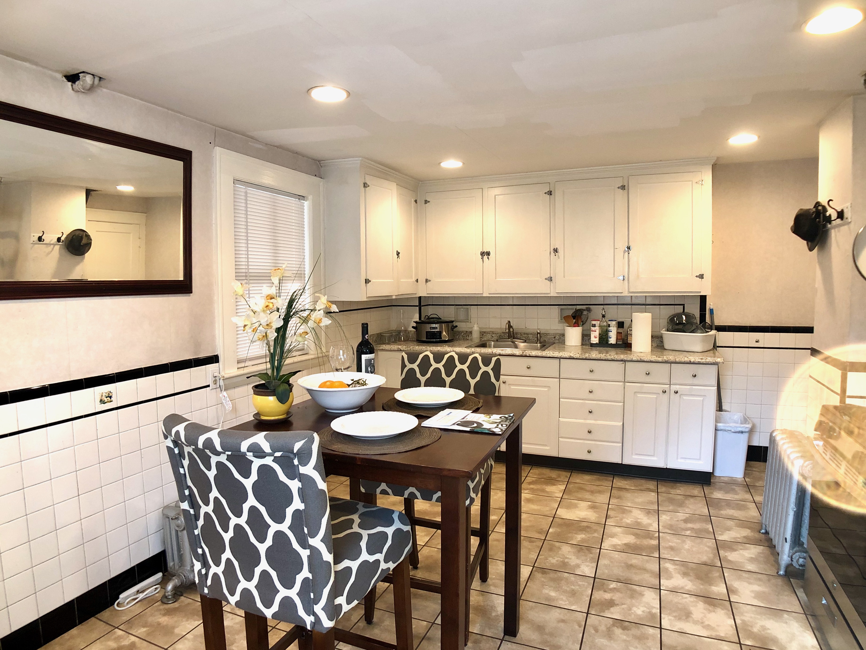 Photos of apartment on Hawthorn St.,Newton MA 02458