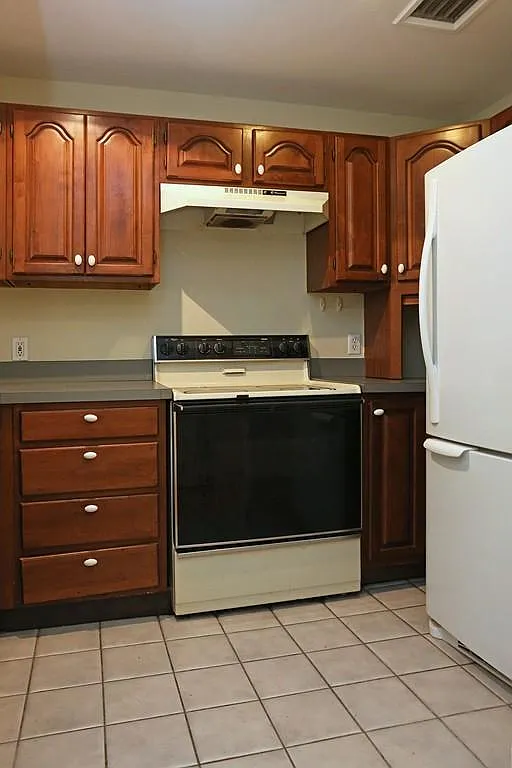 Photos of apartment on Norway St.,Boston MA 02115