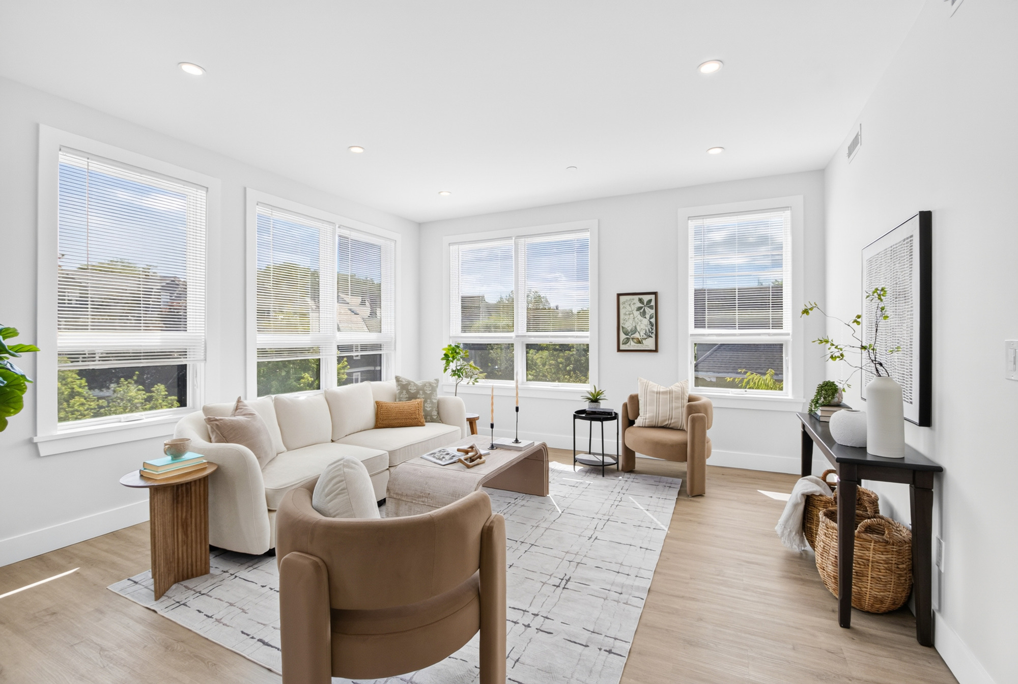 Photos of apartment on Broadway,Somerville MA 02144