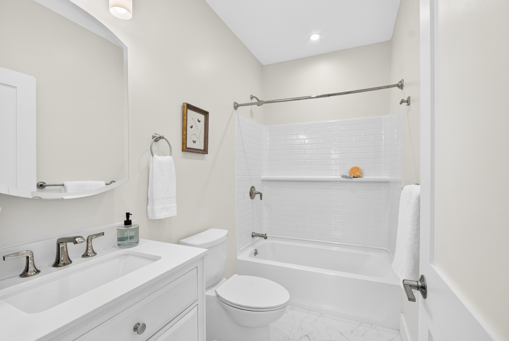 Photos of apartment on Broadway,Somerville MA 02144