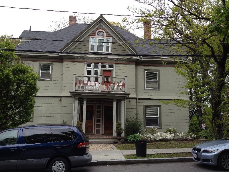 2 bed, 1 bath apartment for rent at 139 Winthrop Rd Unit 1, Washington Square