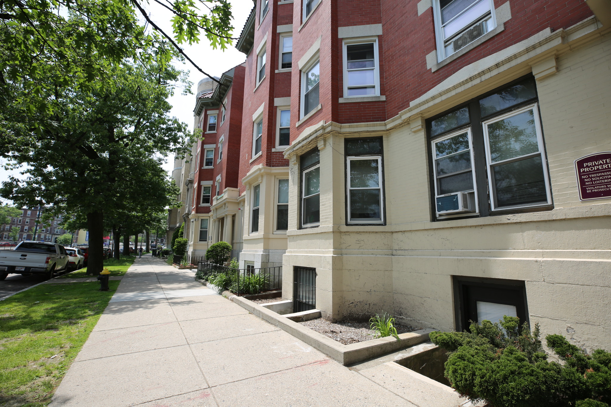 3 bed, 1 bath apartment for rent at 1307 Commonwealth Ave Unit 2, Allston