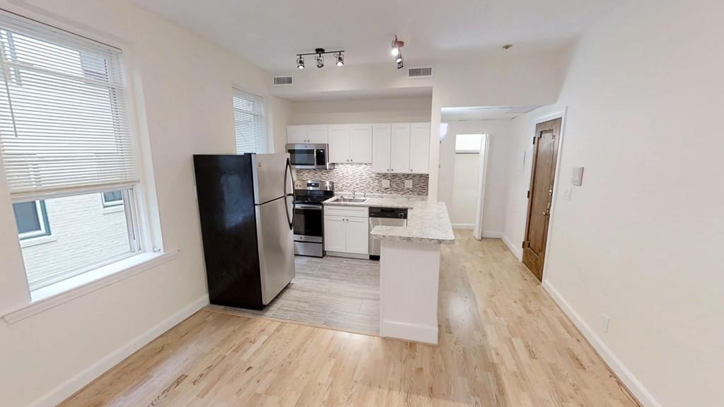 Studio bed, 1 bath apartment for rent at 1419 Commonwealth Ave Unit 202, Brighton — photo 2 of 17