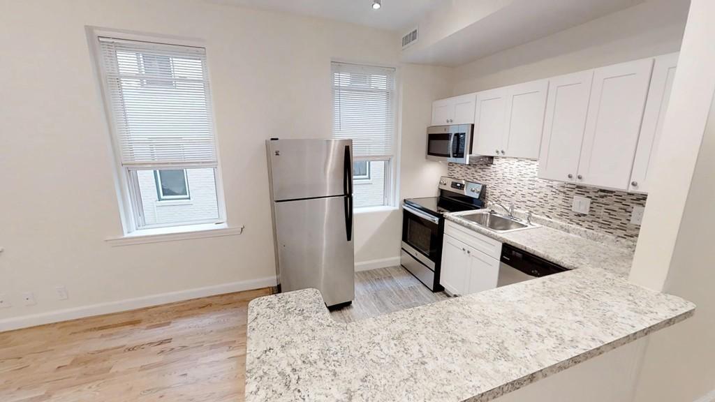 Studio bed, 1 bath apartment for rent at 1419 Commonwealth Ave Unit 202, Brighton — photo 3 of 17