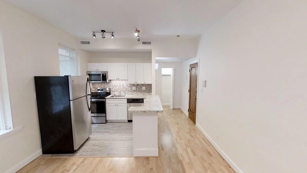 Studio bed, 1 bath apartment for rent at 1419 Commonwealth Ave Unit 202, Brighton — photo 6 of 17